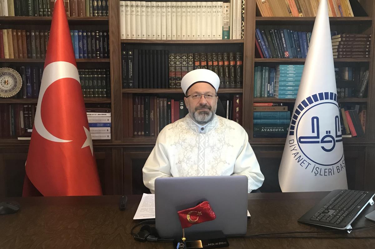 “İslam’ın evrensel sabitelerine muhalif olan hiçbir anlayışı tasvip edemeyiz”