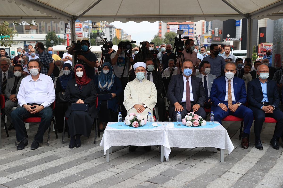 Başkan Erbaş, “İnancımız ve medeniyetimizde bilgi, iyilik için çalışmaktır”