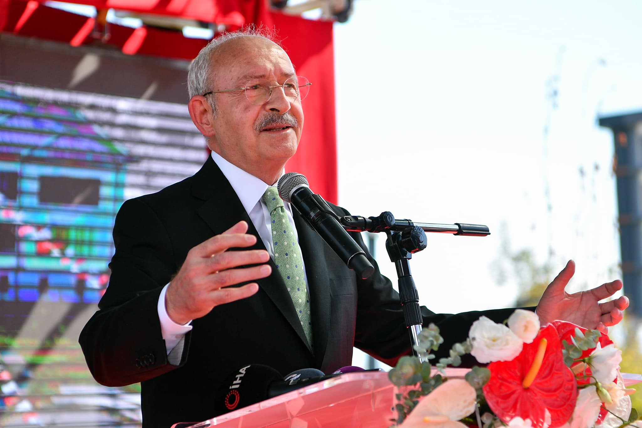 CHP’lideri Kemal Kılıçdaroğlu, İzmit Belediyesi tarafından yapımı tamamlanan Çınar Çocuk Evi ve Sağlık Merkezi’nin açılışına katıldı