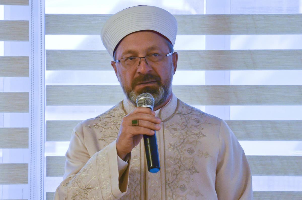 Başkan Erbaş, “51 yurdumuzda ev konforunda 10 bin öğrenciye hizmet veriyoruz”