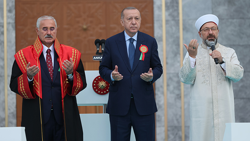 Yeniçağ yazarı: Diyanet Başkanı Ali Erbaş; elbette inancım Allah'ım ile  benim aramda, sen kimsin ki!