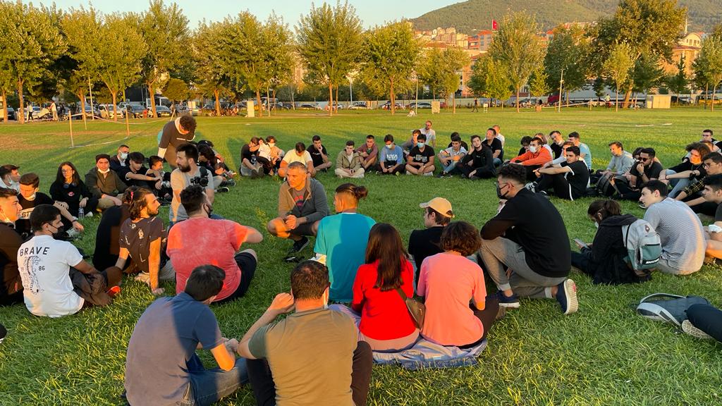  “İNTERNETÇİ ABİ” BURSA’DA GENÇLERLE BULUŞTU