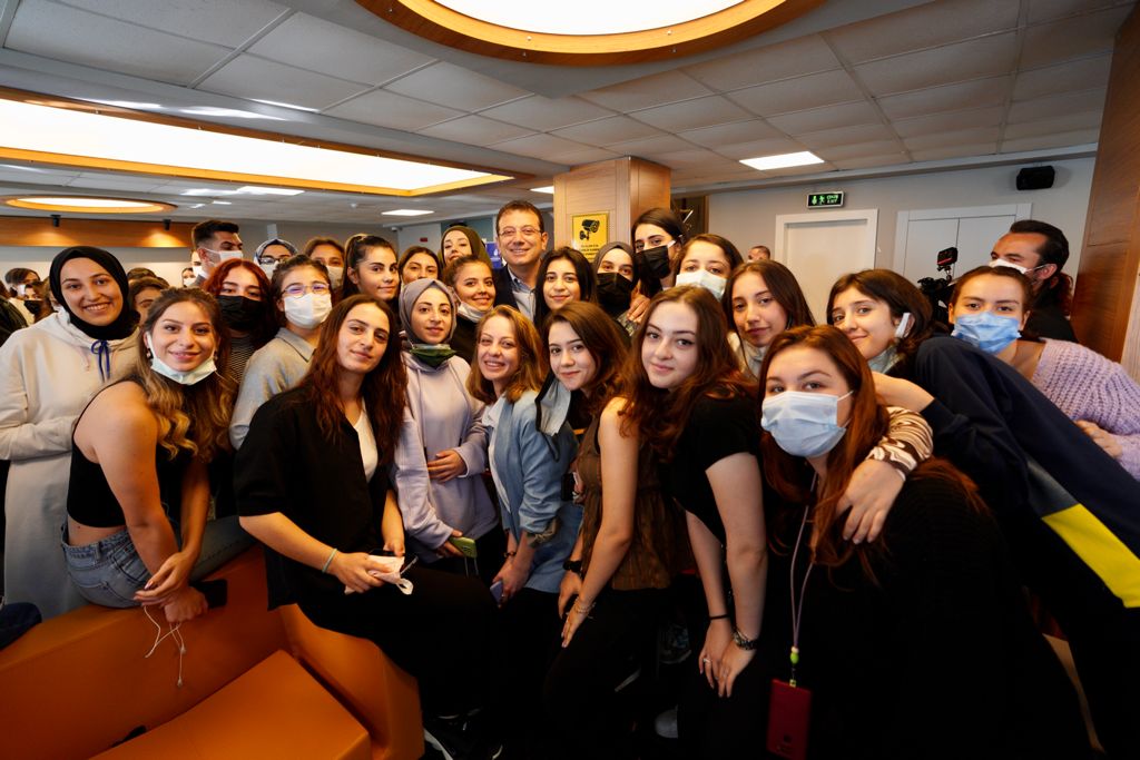 BAŞKAN İMAMOĞLU’NDAN ‘YURT AÇIKLAMASI’: AİLE VAKIFLARINI DEĞİL, DEVLETİMİZİN KURUMLARINI GÜÇLENDİRECEĞİZ