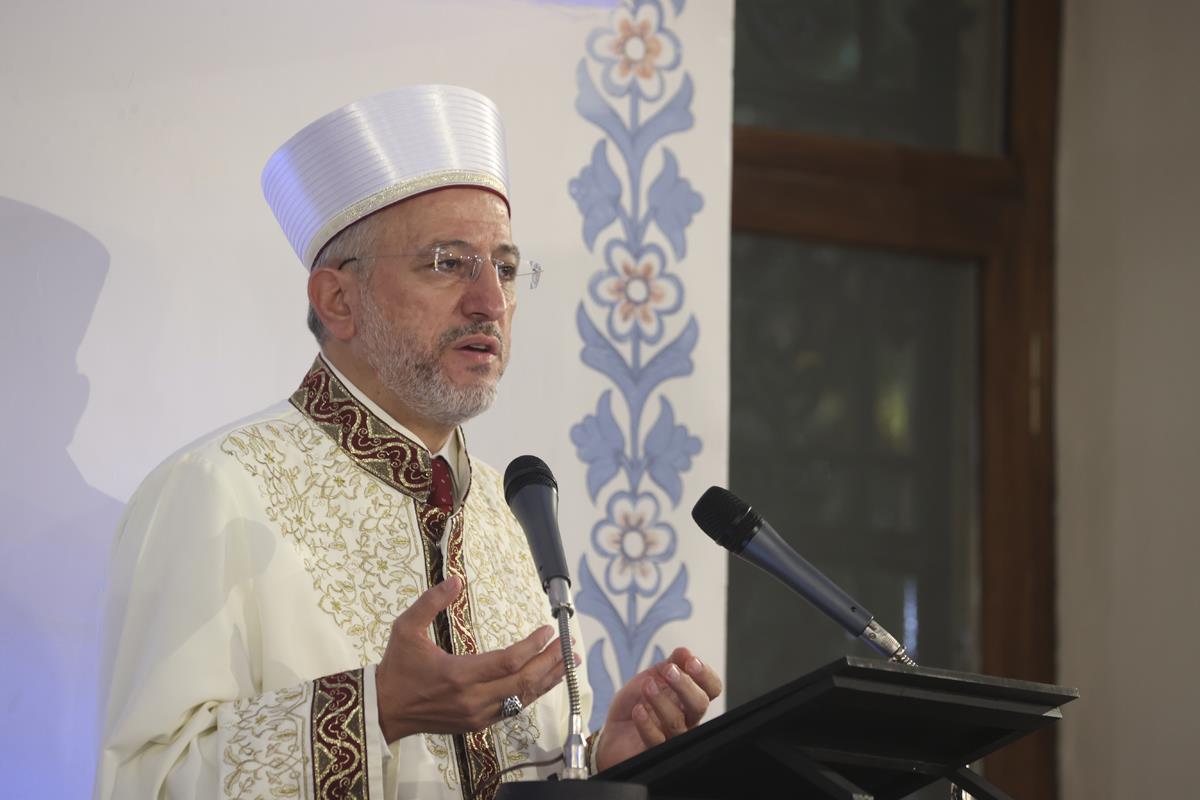 Mevlid Gecesi dualarla idrak edildi Başkan Erbaş, “Müslümanlar için tövbe kapıları her zaman açık”