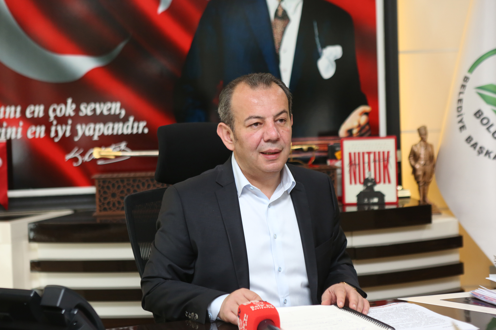 CHIP’Lİ BOLU BELEDİYE BAŞKANI ÖZCAN, “ÜLKEMİZİ KARIŞIKLIĞA SÜRÜKLEYEN ABD YÖNETİMİDİR”CUMHURBAŞKANINA DA DESTEK VERİLDİ