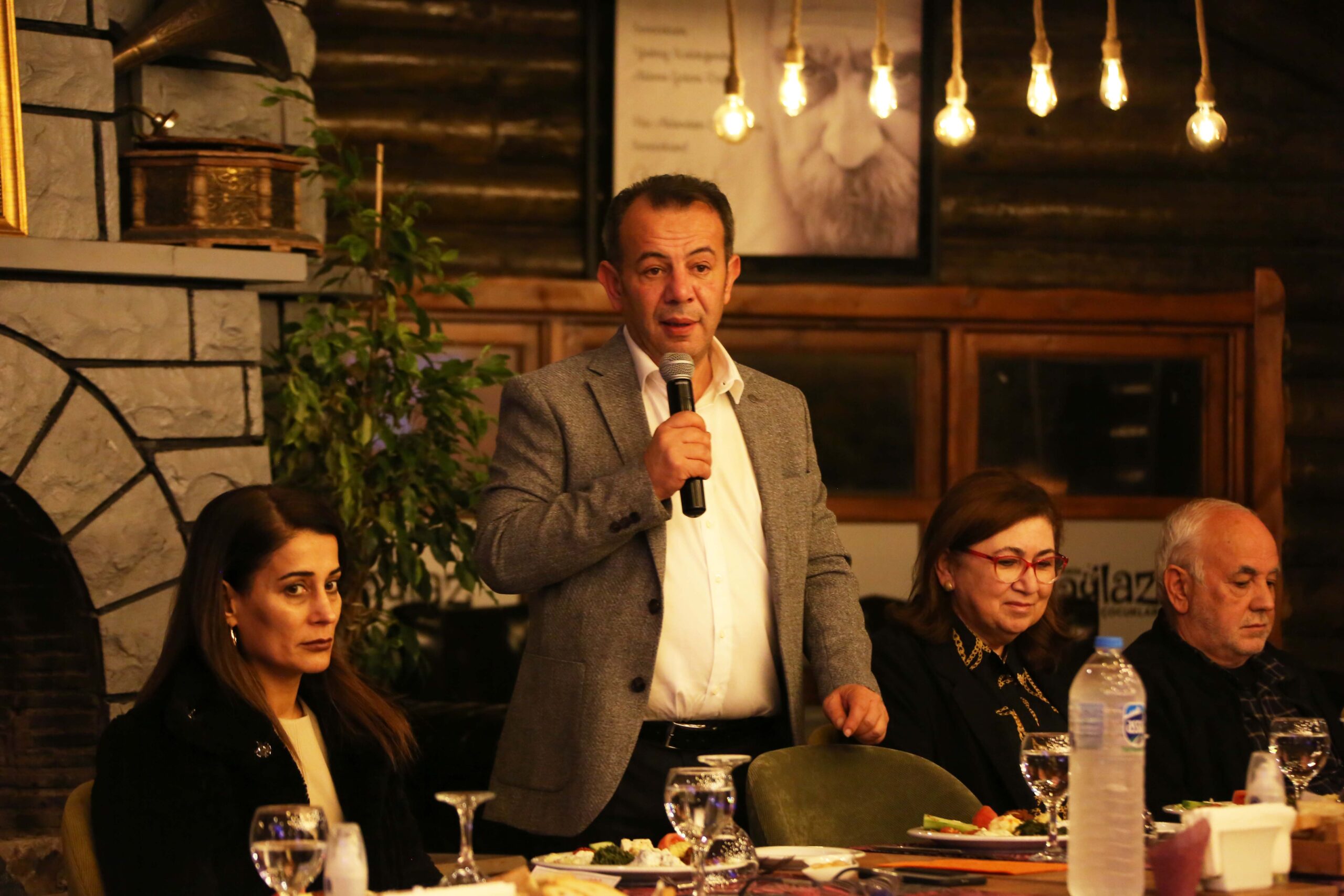 Başkan Özcan, “Çok şanslıyım çünkü seçildiği görevin hakkını veren muhtarlarla çalışıyorum”