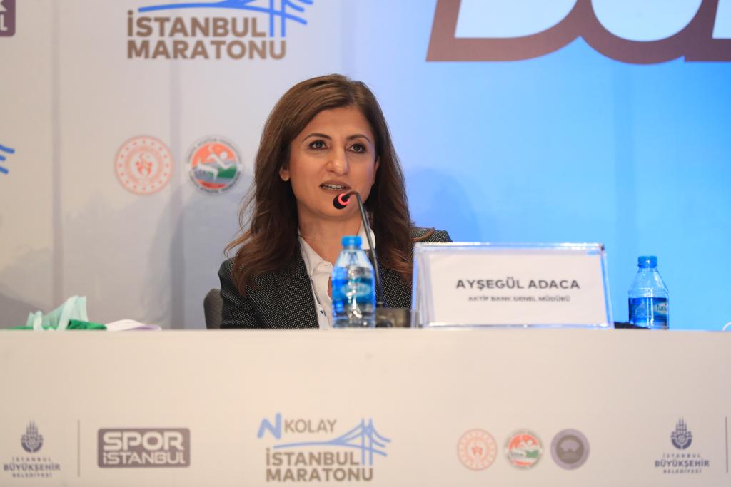 N KOLAY 43. İSTANBUL MARATONU ‘UÇAN TİŞÖRTLERLE’ TANITILDI