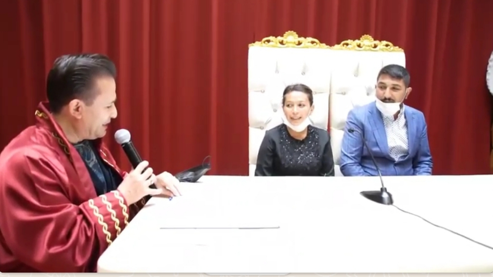 TUZLA’DA OTURAN 2 ÇOCUKLU ROMAN ÇİFTİN NİKÂHINI TUZLA BELEDİYE BAŞKANI DR. ŞADİ YAZICI KIYDI