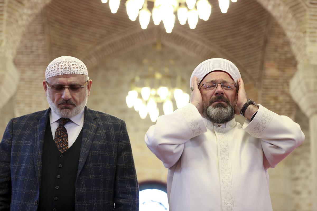 Diyanet İşleri Başkanı Erbaş, Şuşa’da çifte ezan okudu