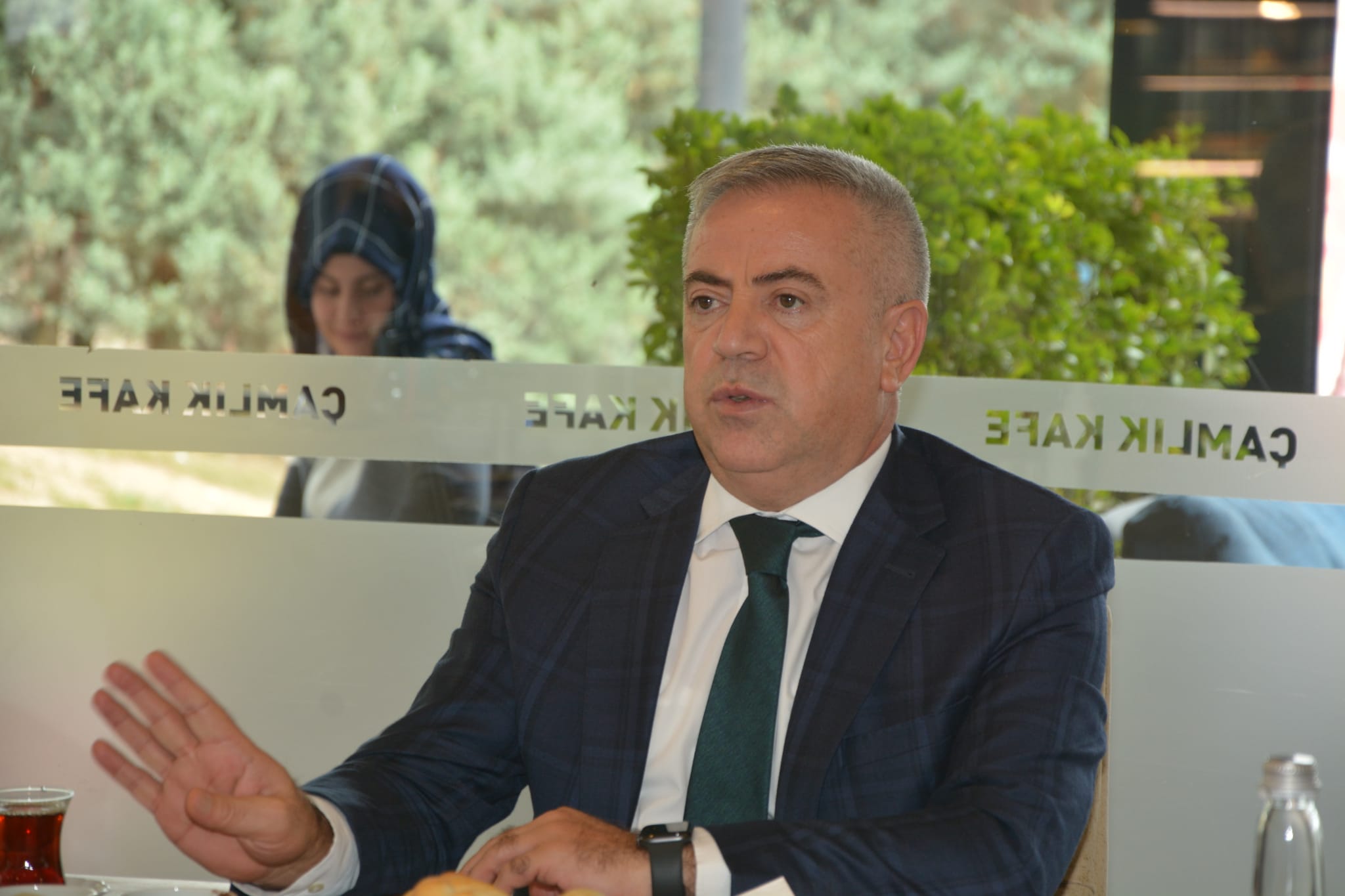 Çekmeköy Kaymakamı Resul Çelik, yerel basınla kahvaltıda bir araya geldi