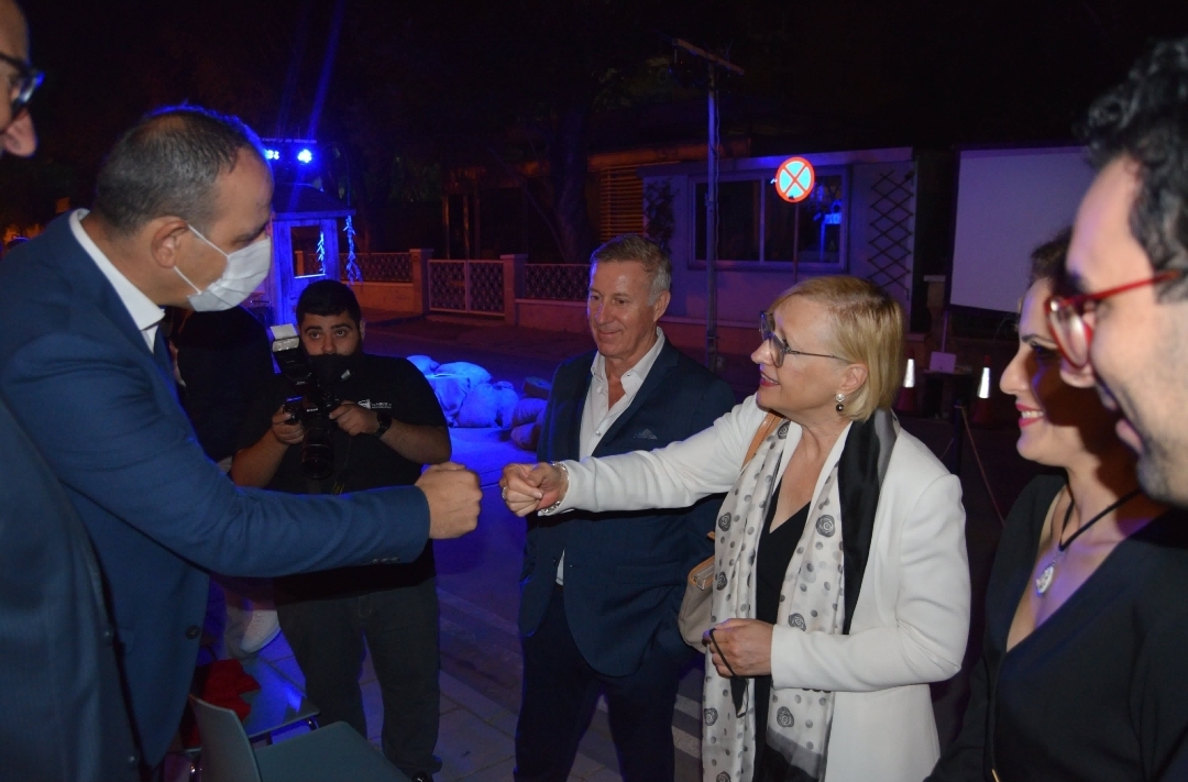 “Godot’u Beklerken” bu kez BM yetkilileri,diplomatlar ve siyasilere sahnelendi