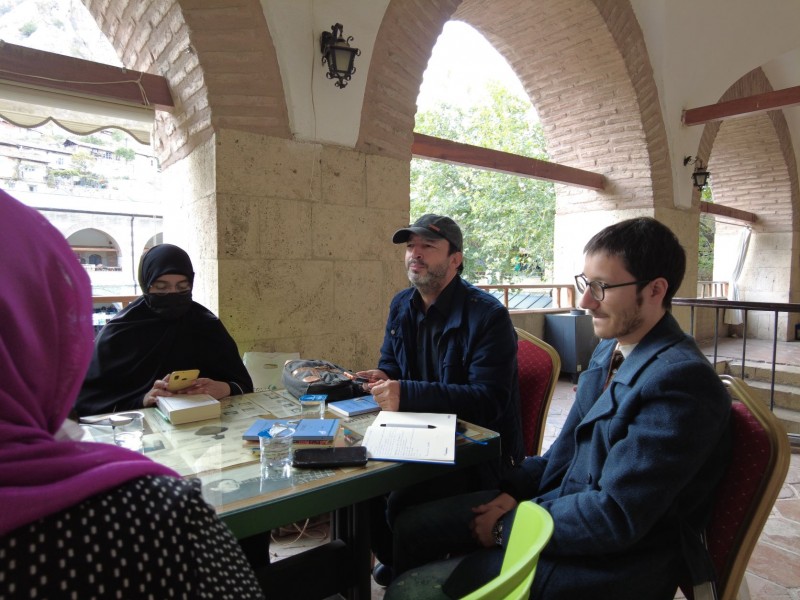 ŞAİR-YAZAR-ÇİZER EVİ, YAZARLARLA OKURLARI BULUŞTURMAYA DEVAM EDİYOR