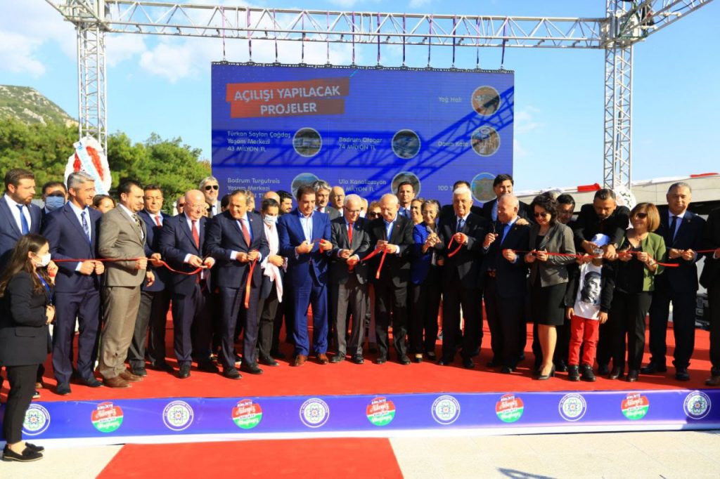 CHP Genel Başkanı Kemal Kılıçdaroğlu, Muğla Büyükşehir Belediyesi’nin 620 Milyon TL değerindeki 14 projesinin toplu açılış ve temel atma töreni için Muğla’ya geldi.