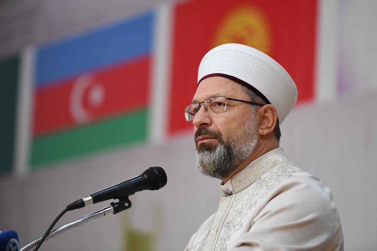 Diyanet İşleri Başkanı Erbaş,“Mezhep kavgalarına hiçbir zaman fırsat vermemeliyiz”