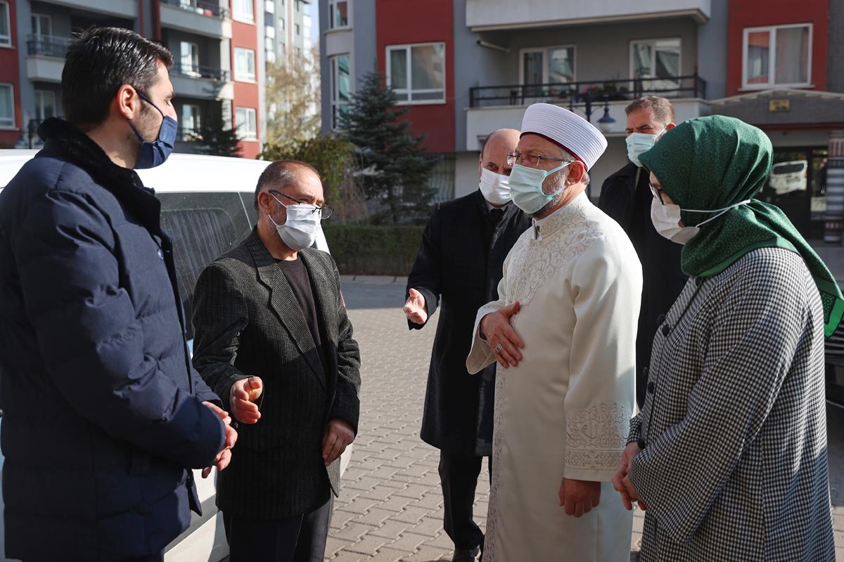 Diyanet İşleri Başkanı Erbaş, Başak Cengiz’in ailesine taziye ziyaretinde bulundu