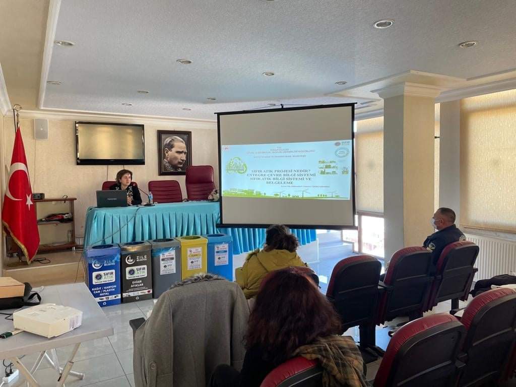 Zile Belediyesi, personeline sıfır atık eğitimi verdi.