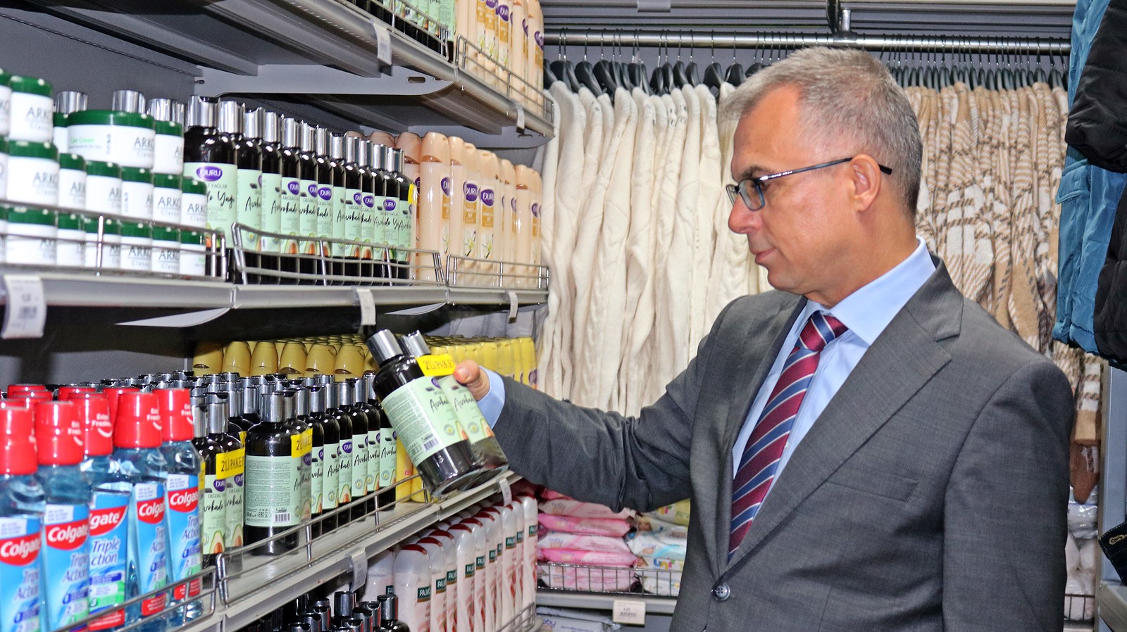 Maltepe’de ‘Destek Market’ ihtiyaç sahiplerinin yüzünü güldürüyor