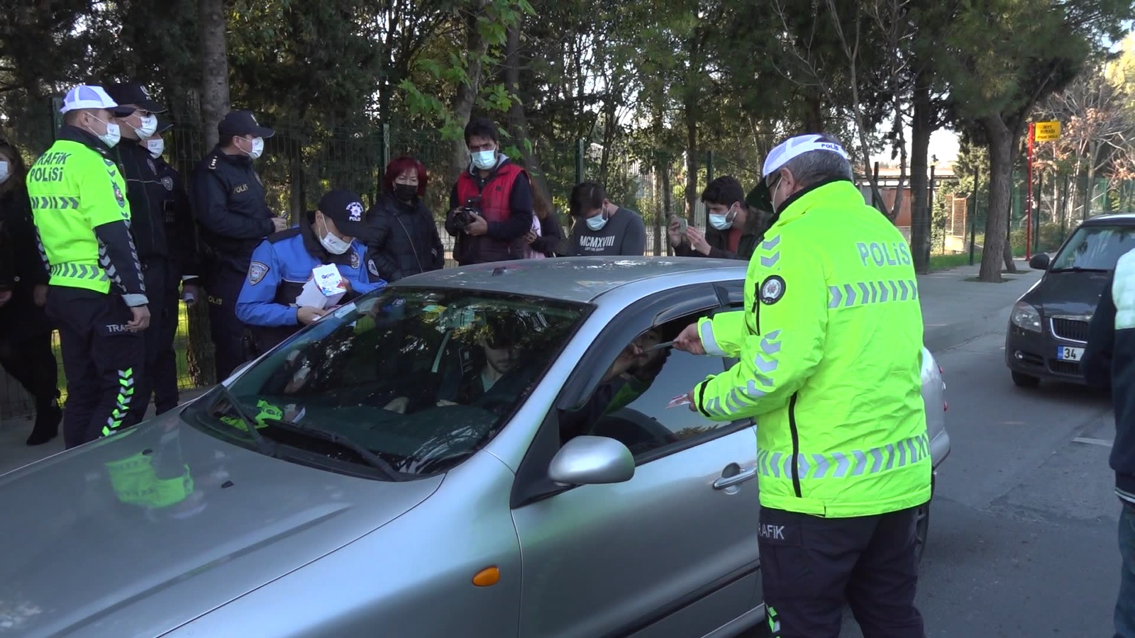 TUZLA’DA EMNİYET KEMERİ FARKINDALIK ÇALIŞMASI YAPILDI