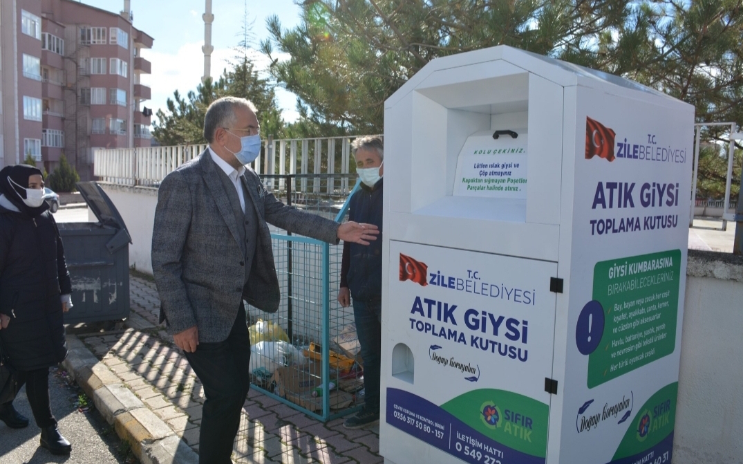 ZİLE’DE GİYİLMEYEN KIYAFETLER ÇÖPE DEĞİL KUMBARAYA