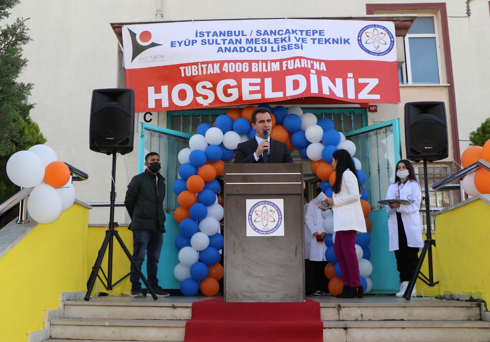 Kaymakam Karakaya, öğrencilerden projelerle ilgili bilgi aldı