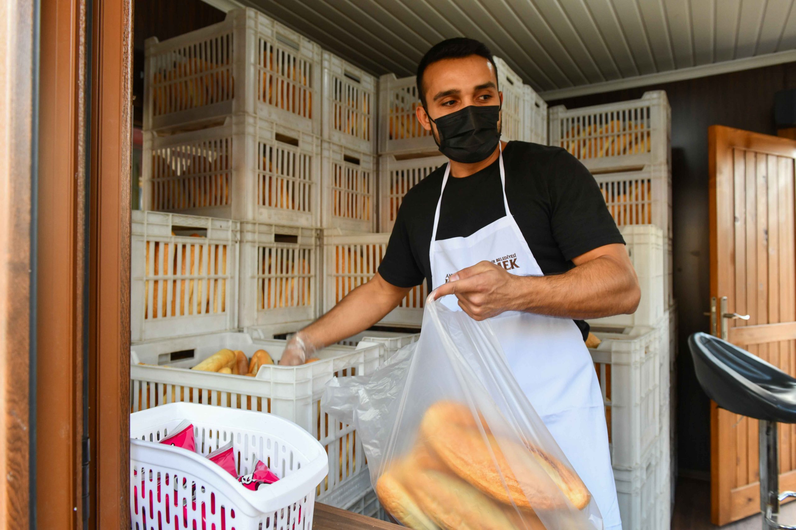 ANKARALILAR, YENİLENEN HALK EKMEK BÜFELERİNİ ÇOK SEVDİ