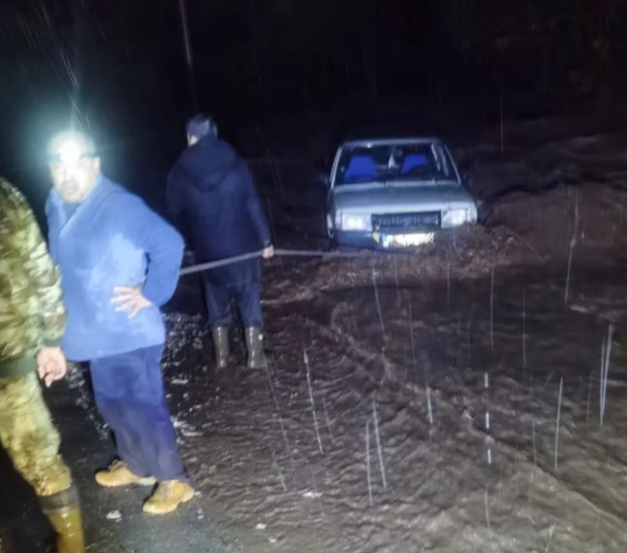 Sağnak yağmurla birlikte Marmaris çamura boyandı