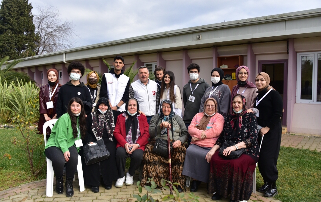 YERYÜZÜ DOKTORLARI TUZLA BELEDİYESİ YAŞLILAR MERKEZİ’Nİ ZİYARET ETTİ