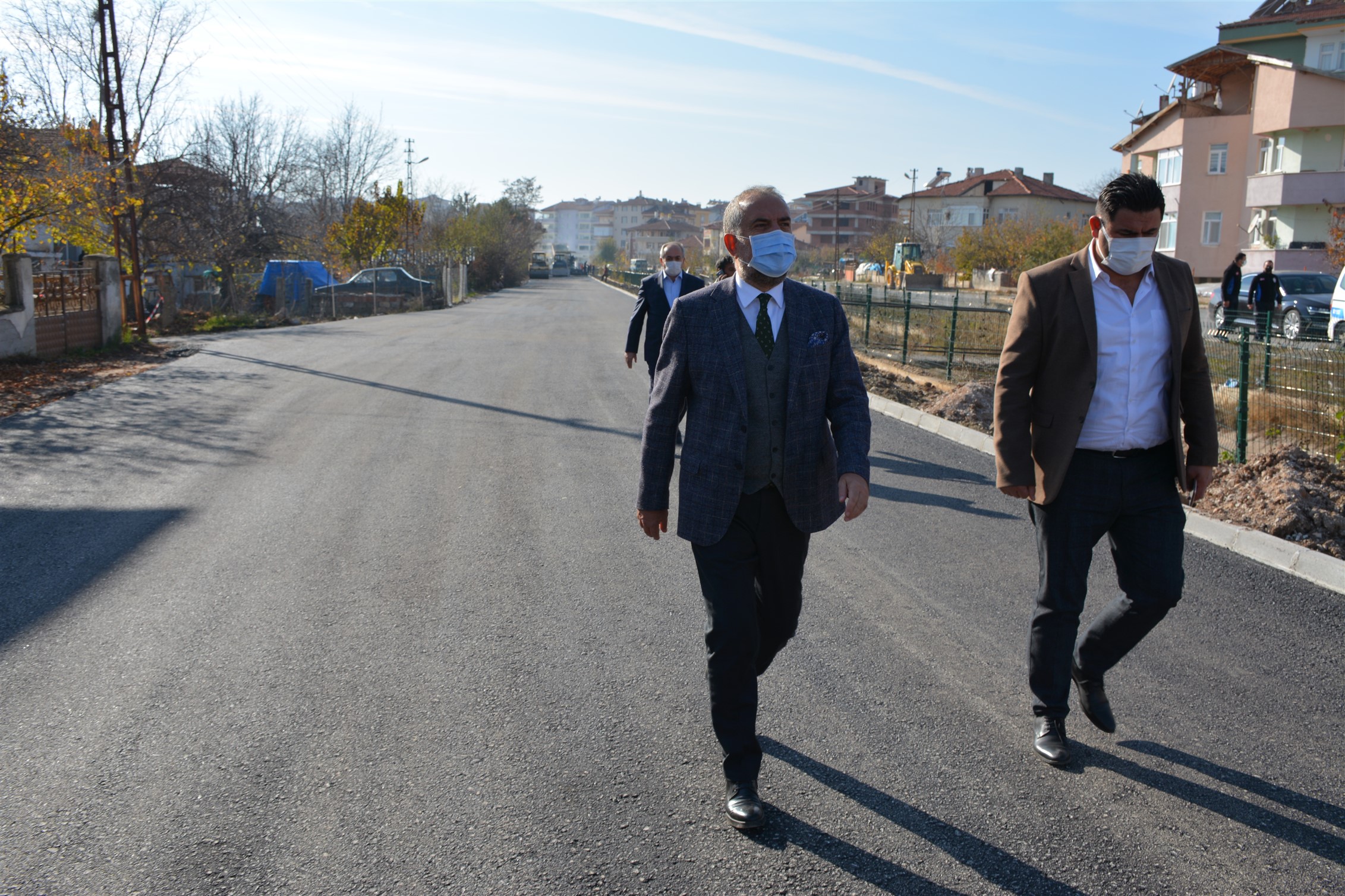 Zile’de yıllardır ihmal edilen caddelere asfalt serildi