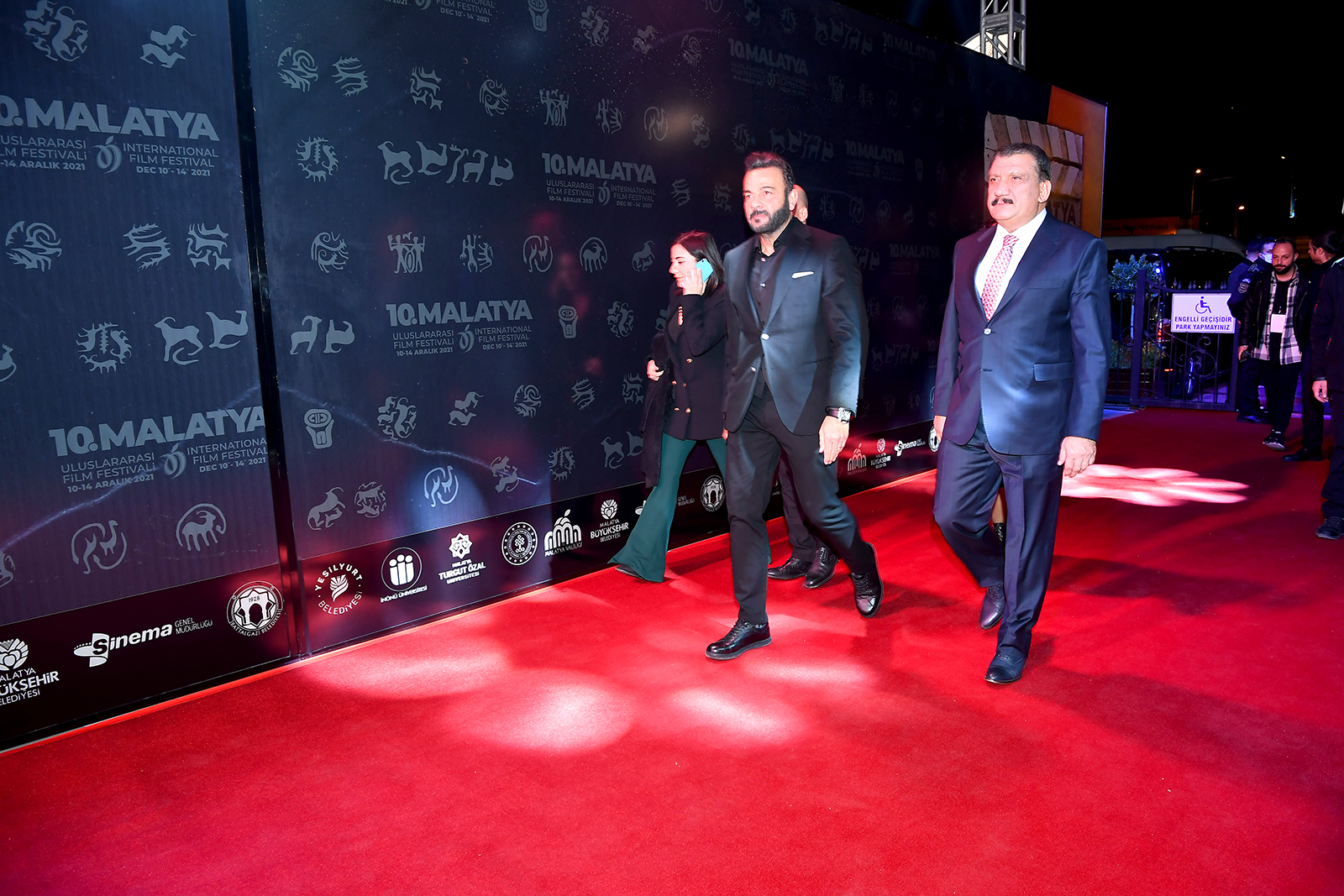 GÜRKAN, “ÖNEMLİ OLAN DÜNYA SİNEMASINDA OYNADIĞIMIZ HAYAT FİLMİNDEKİ ROLLERİMİZİN GÜZEL OLMASIDIR”