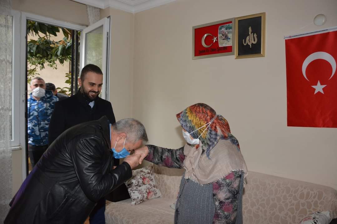 Kaymakam Resul Çelik,  Zikri Şahin’in Kıymetli Ailesini Ziyaret Etti