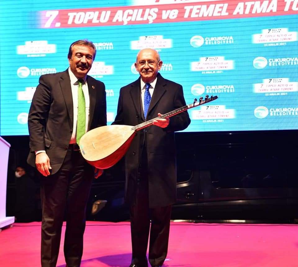 BAŞKAN ÇETİN CHP GENEL BAŞKANI KILIÇDAROĞLU SAZ HEDİYE ETTİ