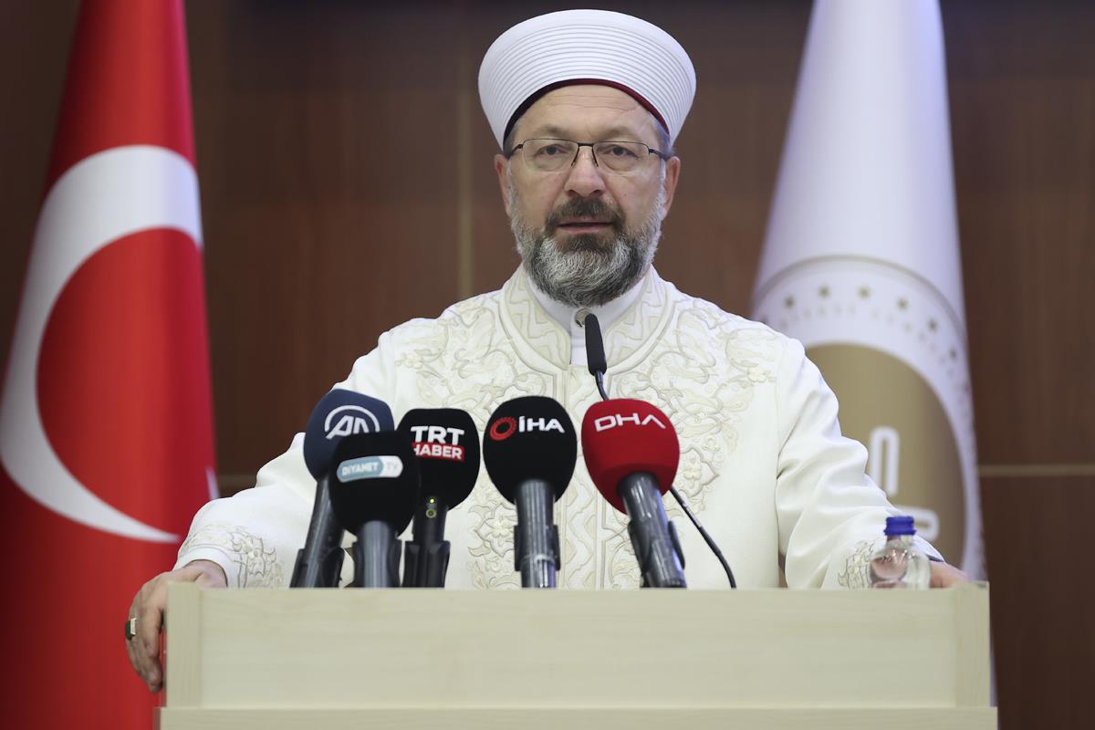 Başkan Erbaş, “Ülkemizde milyonlarca Roman kardeşimiz var. Onlar çok güzel insanlar.