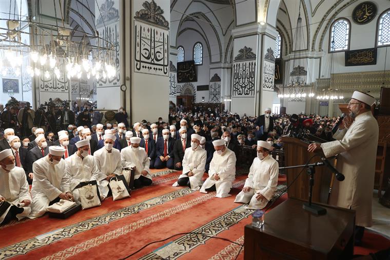 “Kur’an-ı Kerim, bütün insanlar için bir hayat rehberidir”