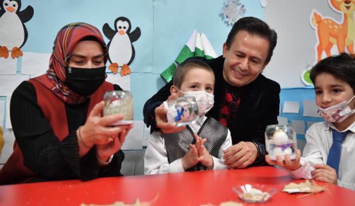 TUZLA BELEDİYE BAŞKANI DR. ŞADİ YAZICI; TUZLADA ÇOCUKLAR ANNELERİYLE BİRLİKTE ÖĞRENİYOR