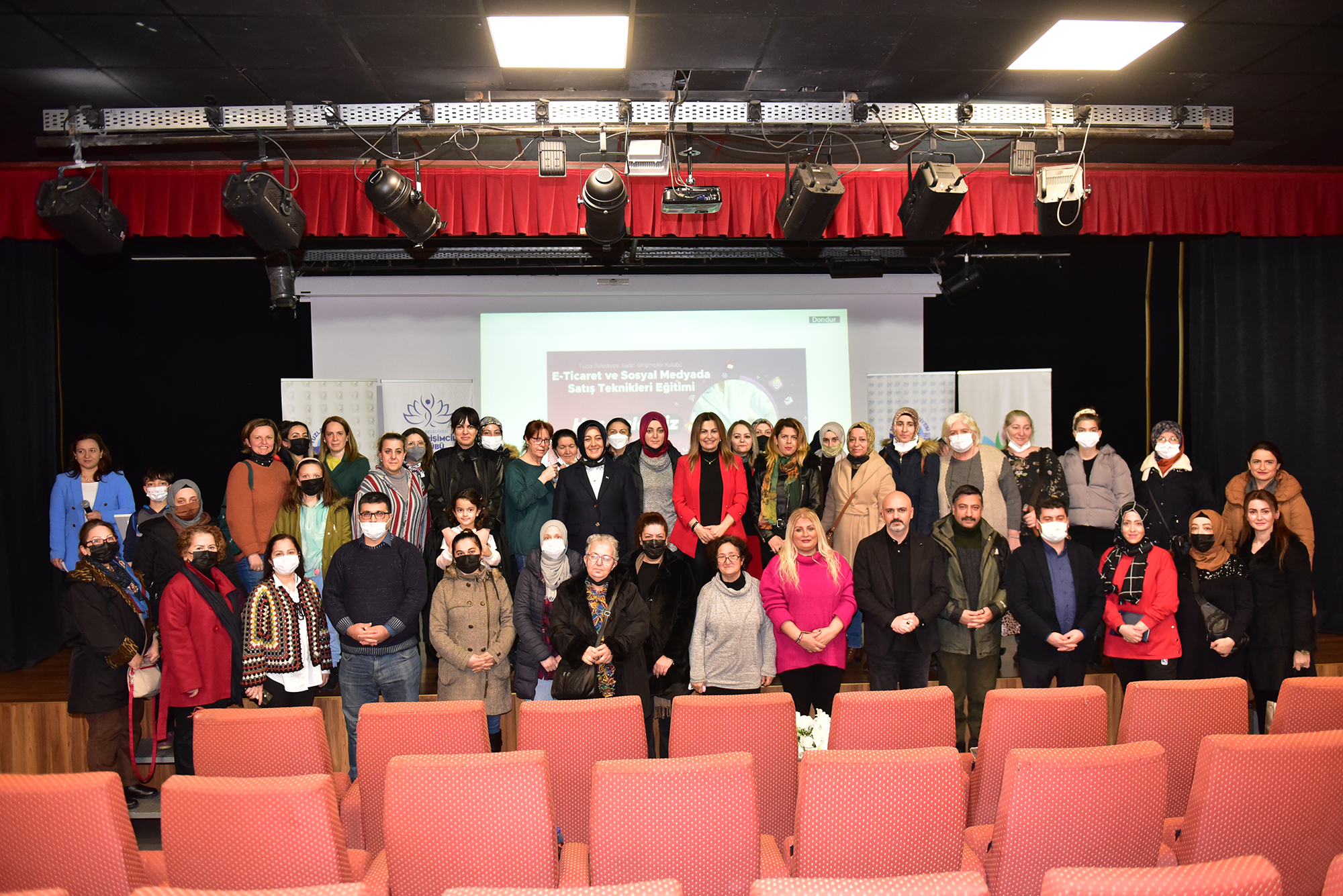 TUZLALI KADINLAR E-TİCARET VE SOSYAL MEDYADAN SATIŞ TEKNİKLERİNİ ÖĞRENİYOR