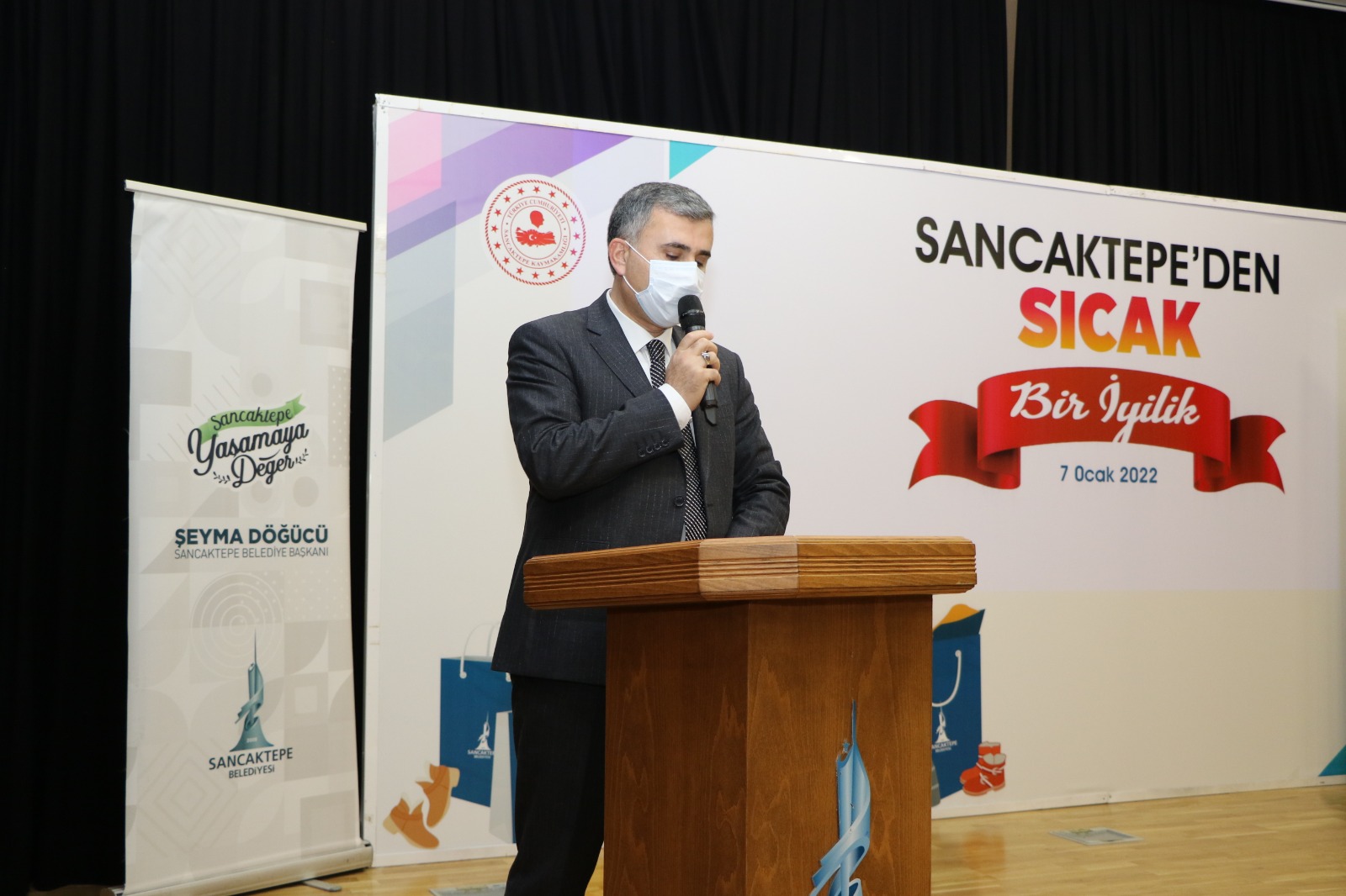 Sancaktepeli çocuklara 1750 adet bot ve mont hediyesi