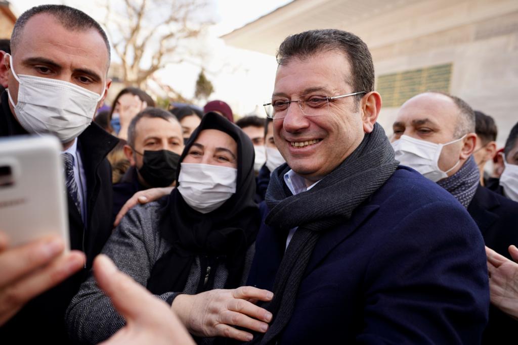 BAŞKAN İMAMOĞLU’NDAN ‘YARDIM KİOSKU’ YANITI: KENDİNE ÇARPIŞMA ALANI OLUŞTURMAYA ÇALIŞANLARA ALLAH AKIL VERSİN