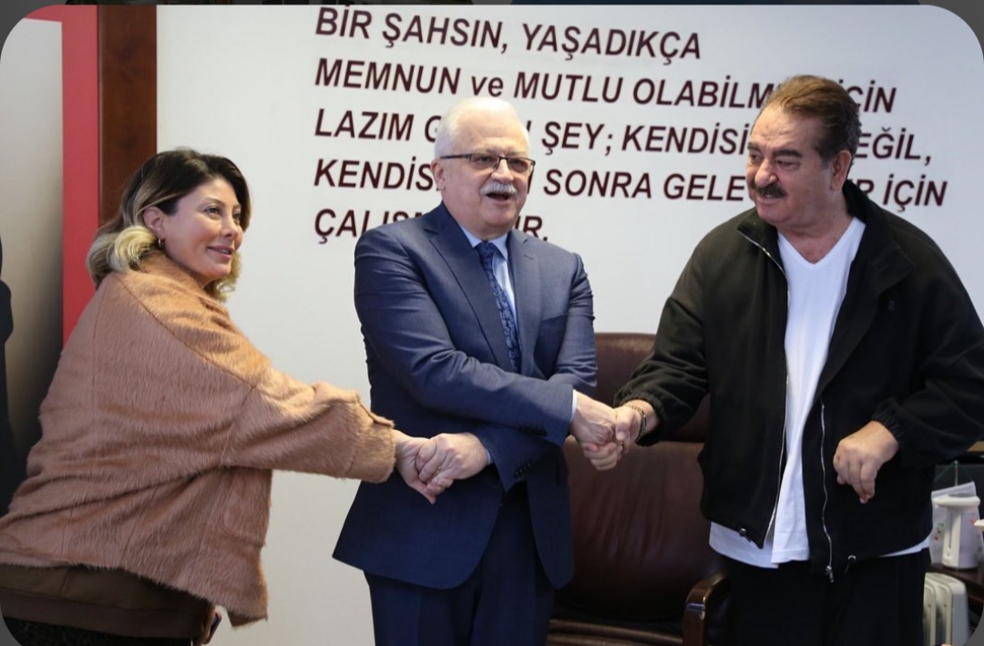 Ünlü Türkücü Tatlıses, Burhaniye’de Avm Sözleşmesi İmzaladı