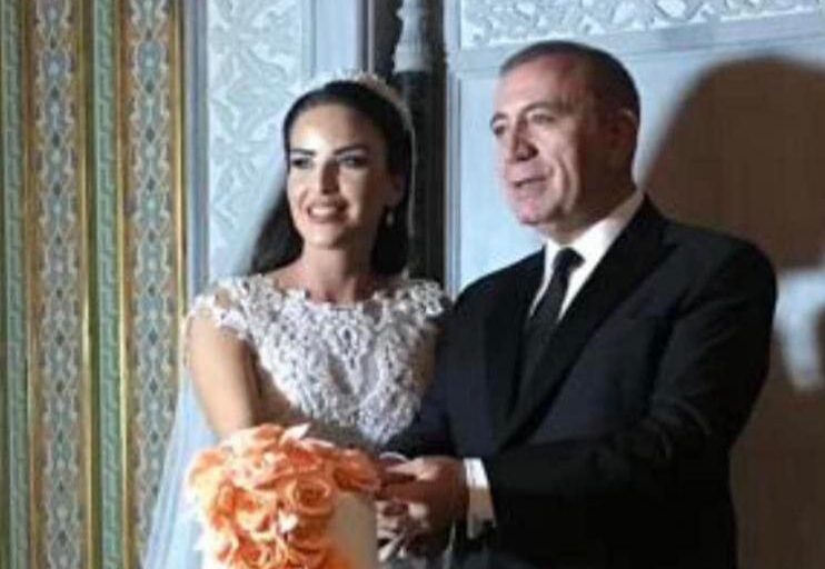 CHP’li Gürsel Tekin, Gazeteci Mehtap Özkan’la evlendi