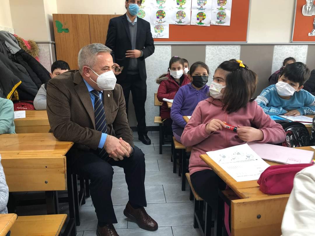 Kaymakam Resul Çelik, Ayşe Nezahat Kurukahveci İlkokulu’nu Ziyaret Etti