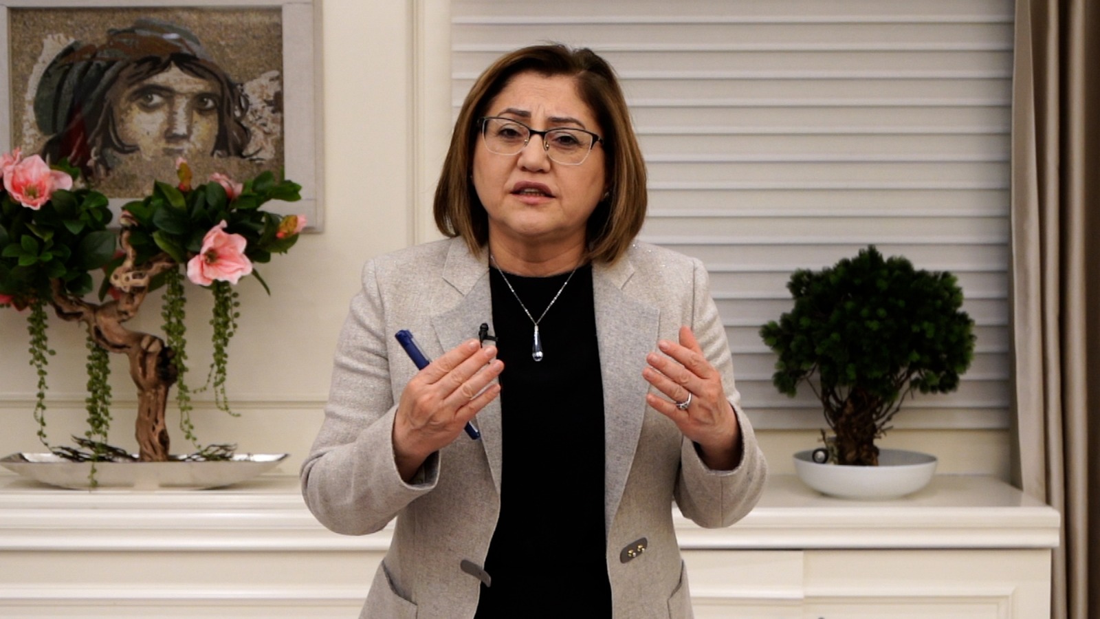 BAŞKAN ŞAHİN, AHIRLARI ÇÖKEN VATANDAŞLARA 1 AY BOYUNCA YEM DESTEĞİ VERİLECEK!