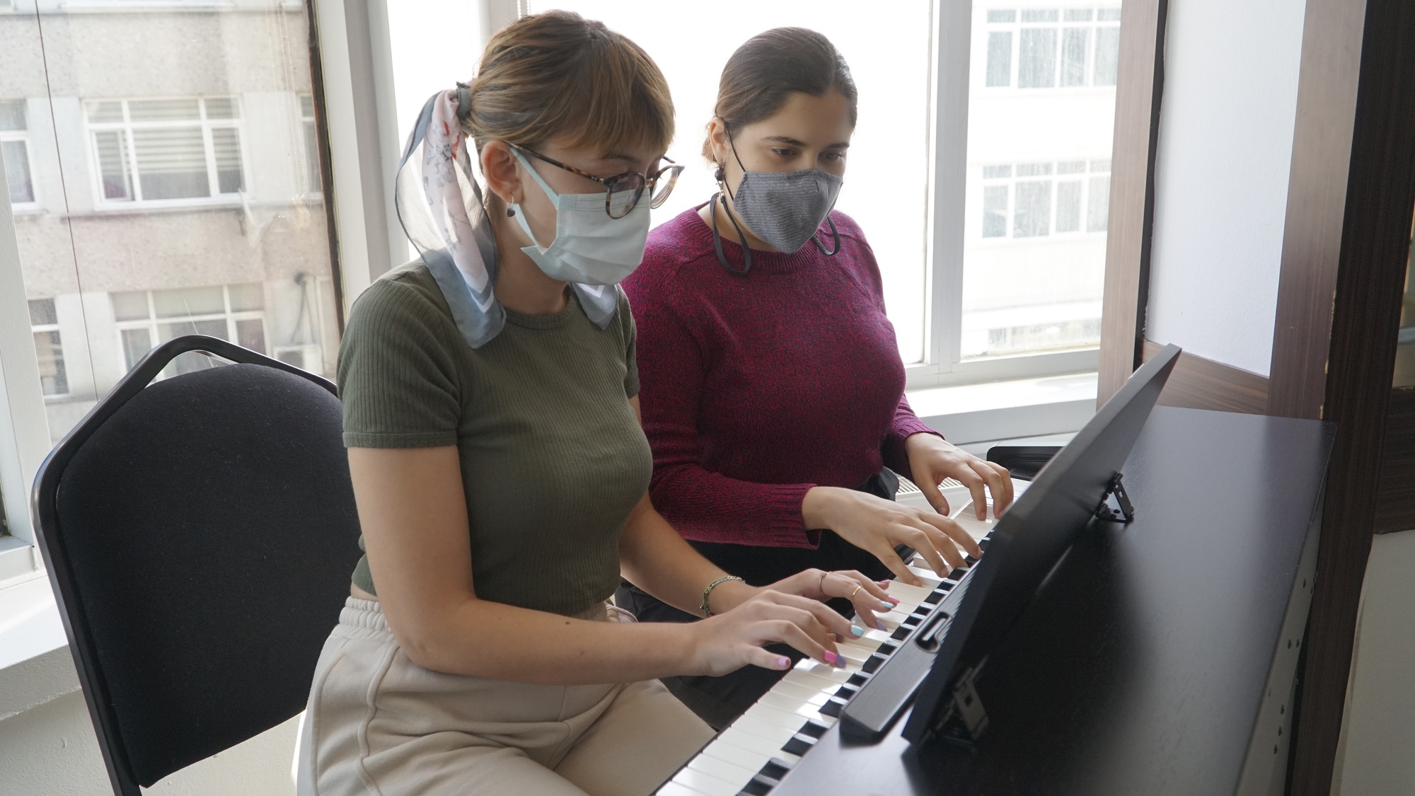 ENSTİTÜ İSTANBUL İSMEK KATILIMCILARININ ÜÇTE İKİSİ ÜNİVERSİTE MEZUNU