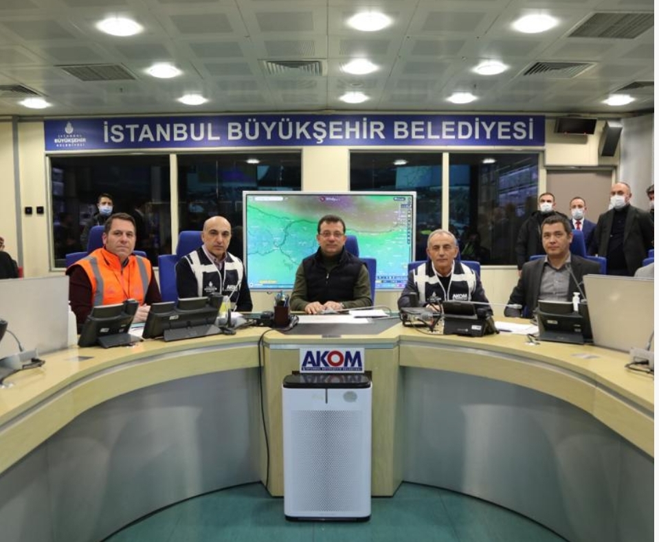 Başkan İmamoğlu, Son 4 günde İBB Yol Bakım Ekipleri toplam 53 bin 756 ton tuz, 926 ton solüsyon kullandı.