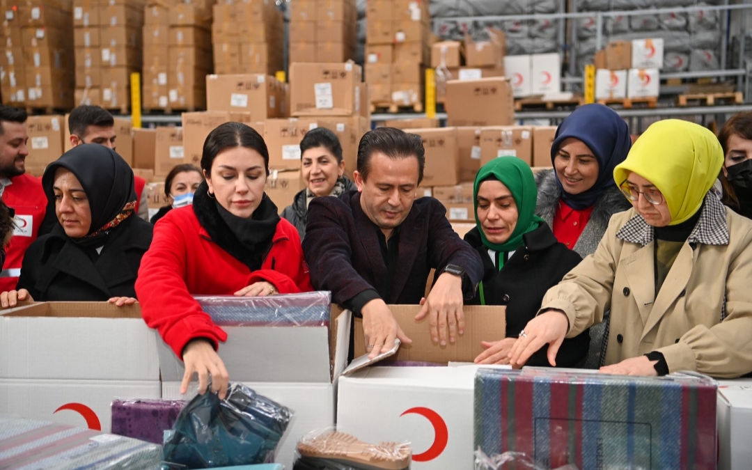 ÇOCUKLARI BİRLİKTE ISITALIM KAMPANYASINDA İDLİB’E 3 TIR MALZEME GÖNDERİLDİ