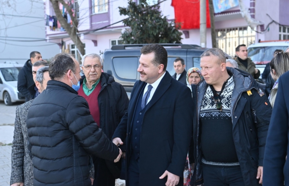 Başkan Yılmaz, Erdek’te Sıkmadık El Bırakmadı