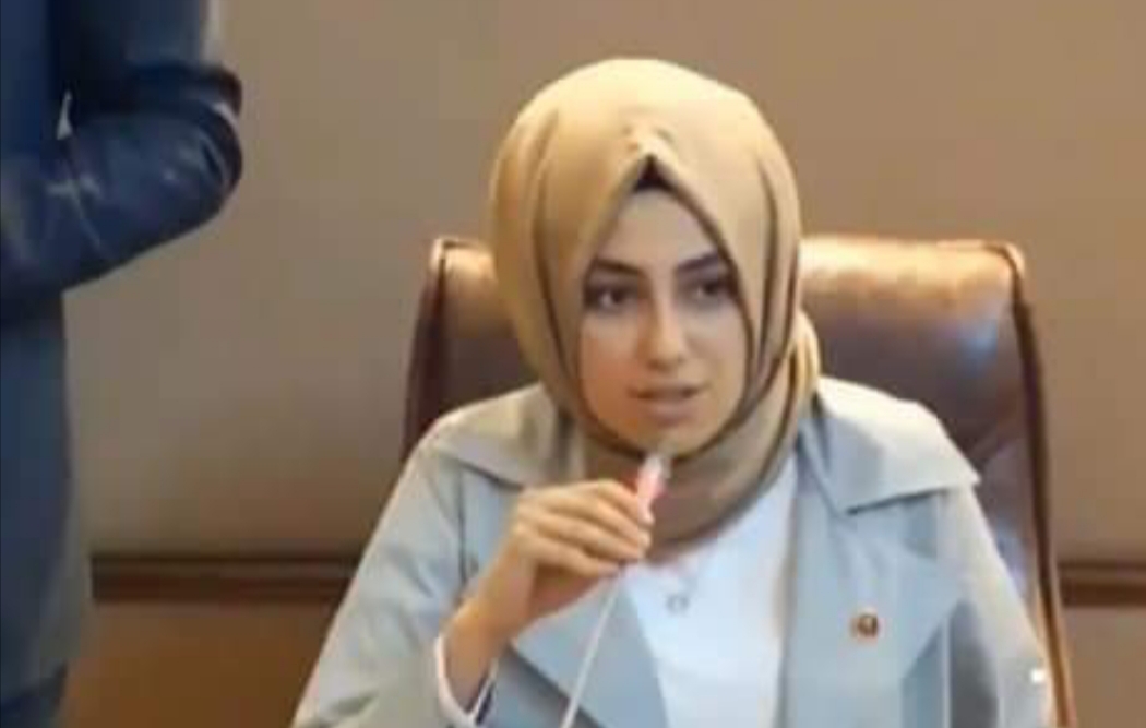 AKP’de yaprak dökümü