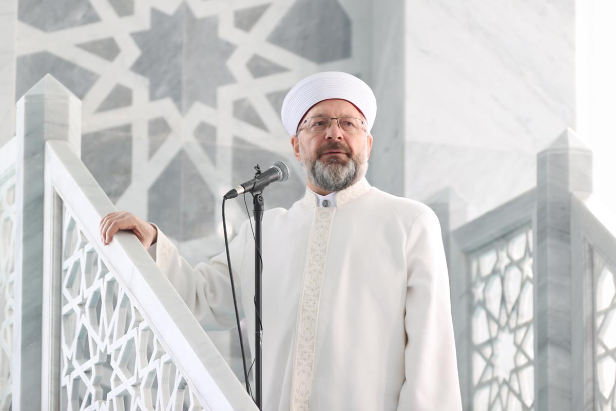 Diyanet İşleri Başkanı Erbaş, Afyonkarahisar’da Hacı Mehmet Sayın Camii’nde hutbe irad etti