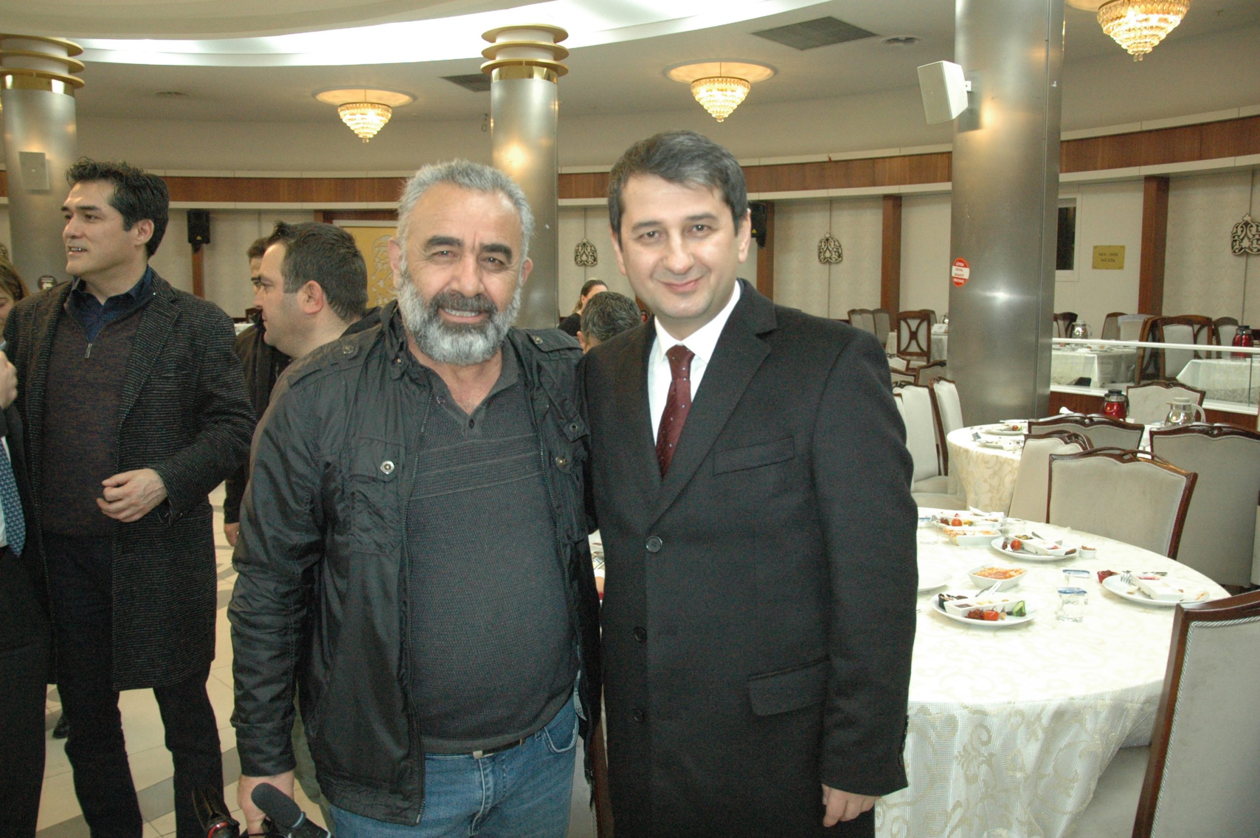 İYİ PARTİ ÜMRANİYE SALONA SIĞMADI