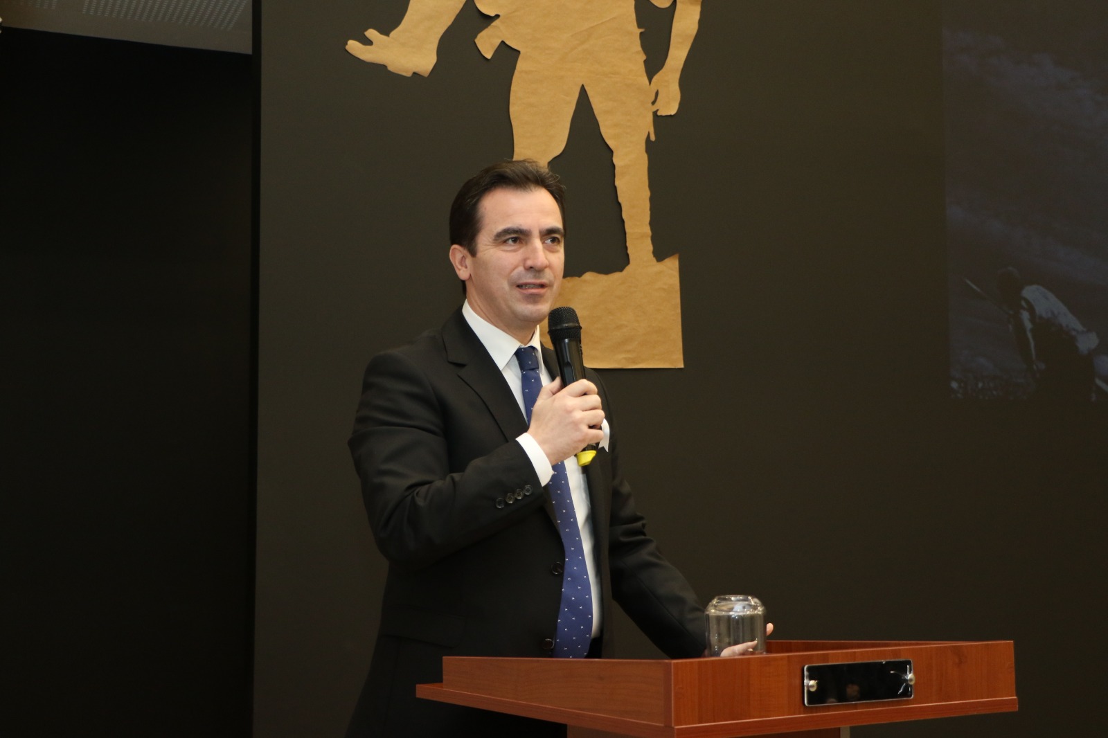 Kayamakam Karakaya resim şiir ve kompozisyon yarışmalarında dereceye giren öğrencilere ödülleri takdim etti