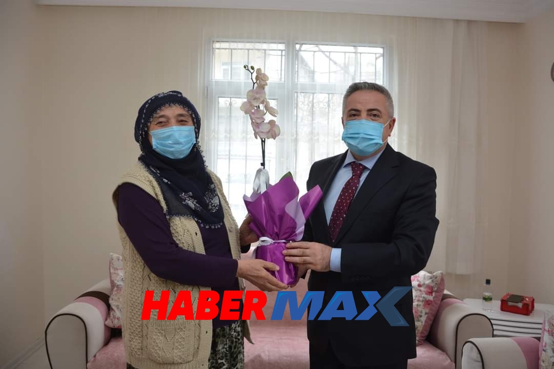 Kaymakam Çelik’ten 8 Mart Dünya Emekçi Kadınlar gunu münasebetiyle, Şehit annelerine nezaket ziyareti